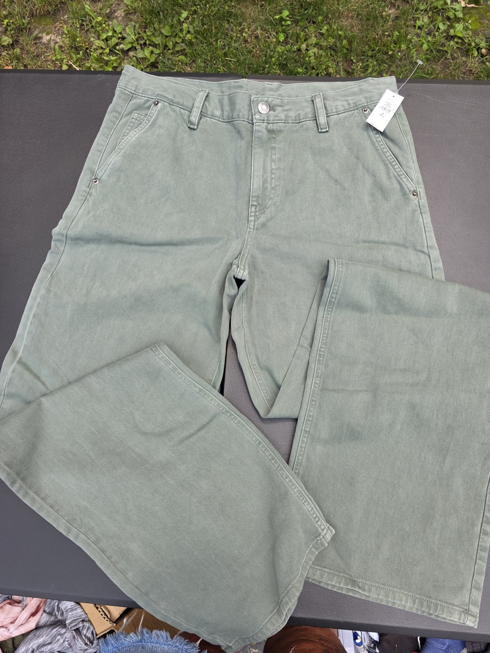 Gap Low Rise '90s Loose Khakis in a